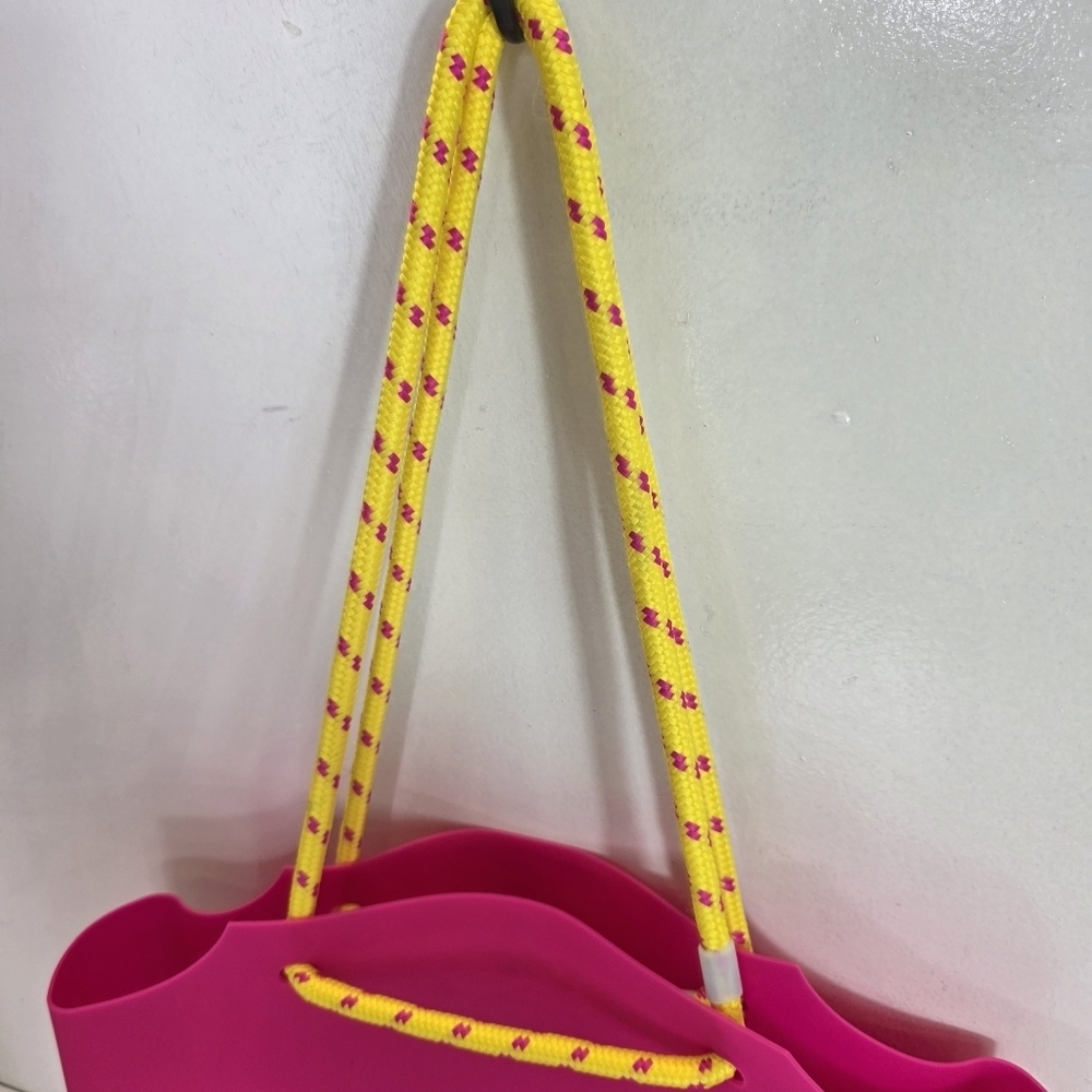 Sol de Janeiro Exclusive Pink Beach Silicon tote bag - Picture 10 of 10